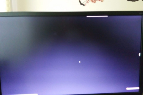 电脑开机启动到一半突然黑屏