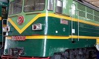 崇州蒸汽火车头出售及回收河北尹喜绿皮车厢回收